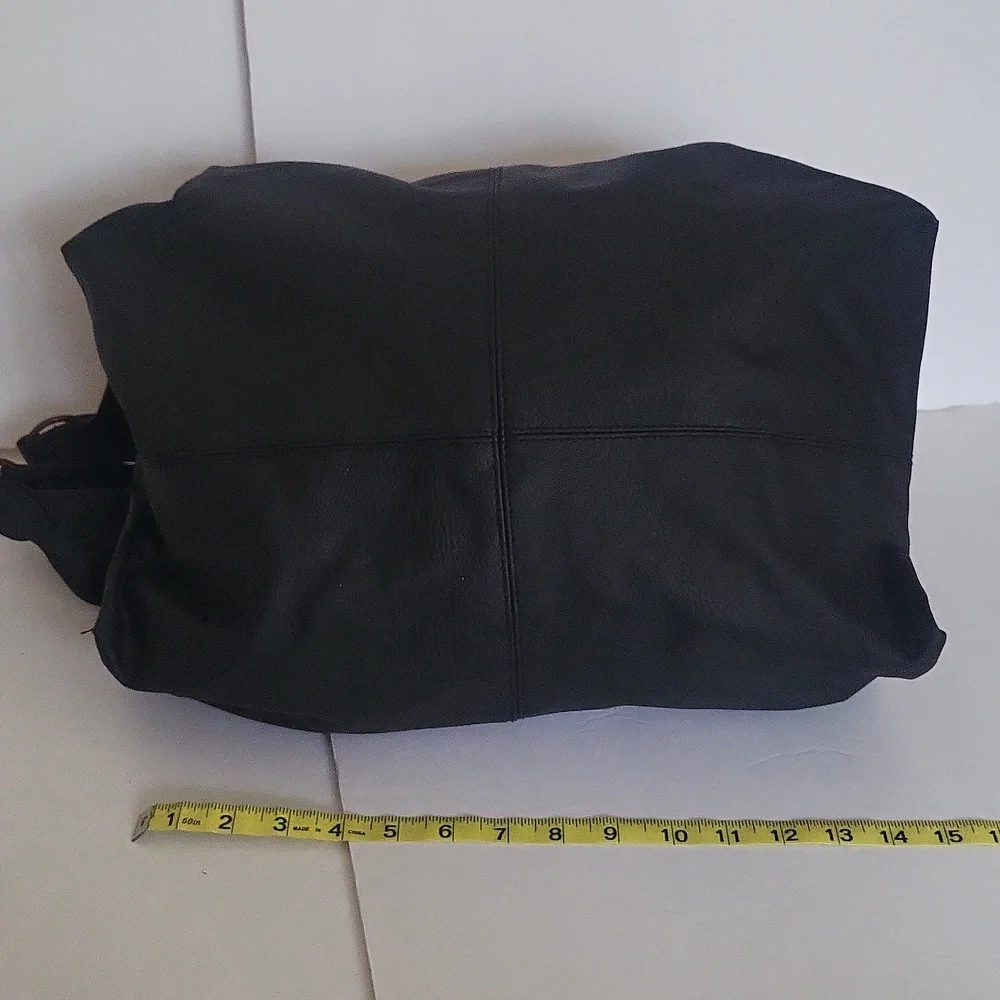 NWOT Maurices Black Vegan Pebble Leather Hobo/Backpack - Picture 3 of 8